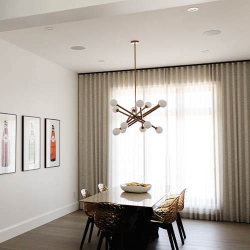 layered-lighting-with-recessed-lighting-and-pendant